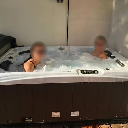 Apartment Avec Jacuzzi - Climatisation - Parking